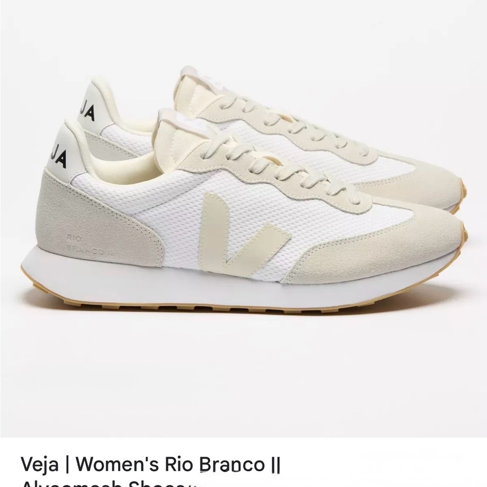 Veja Women's White and Cream Rio Branco Sneakers